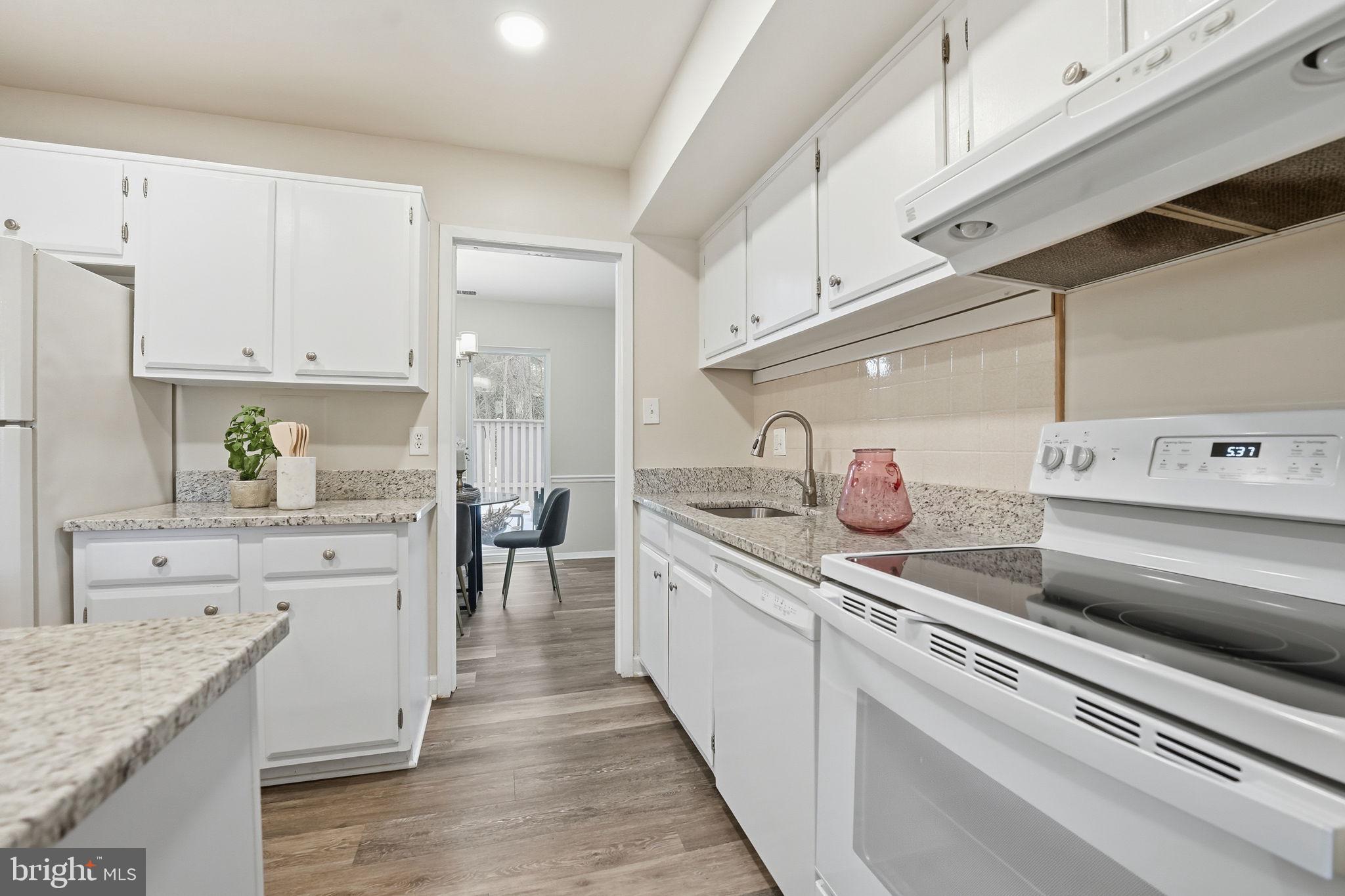 1735 IVY OAK SQUARE 7