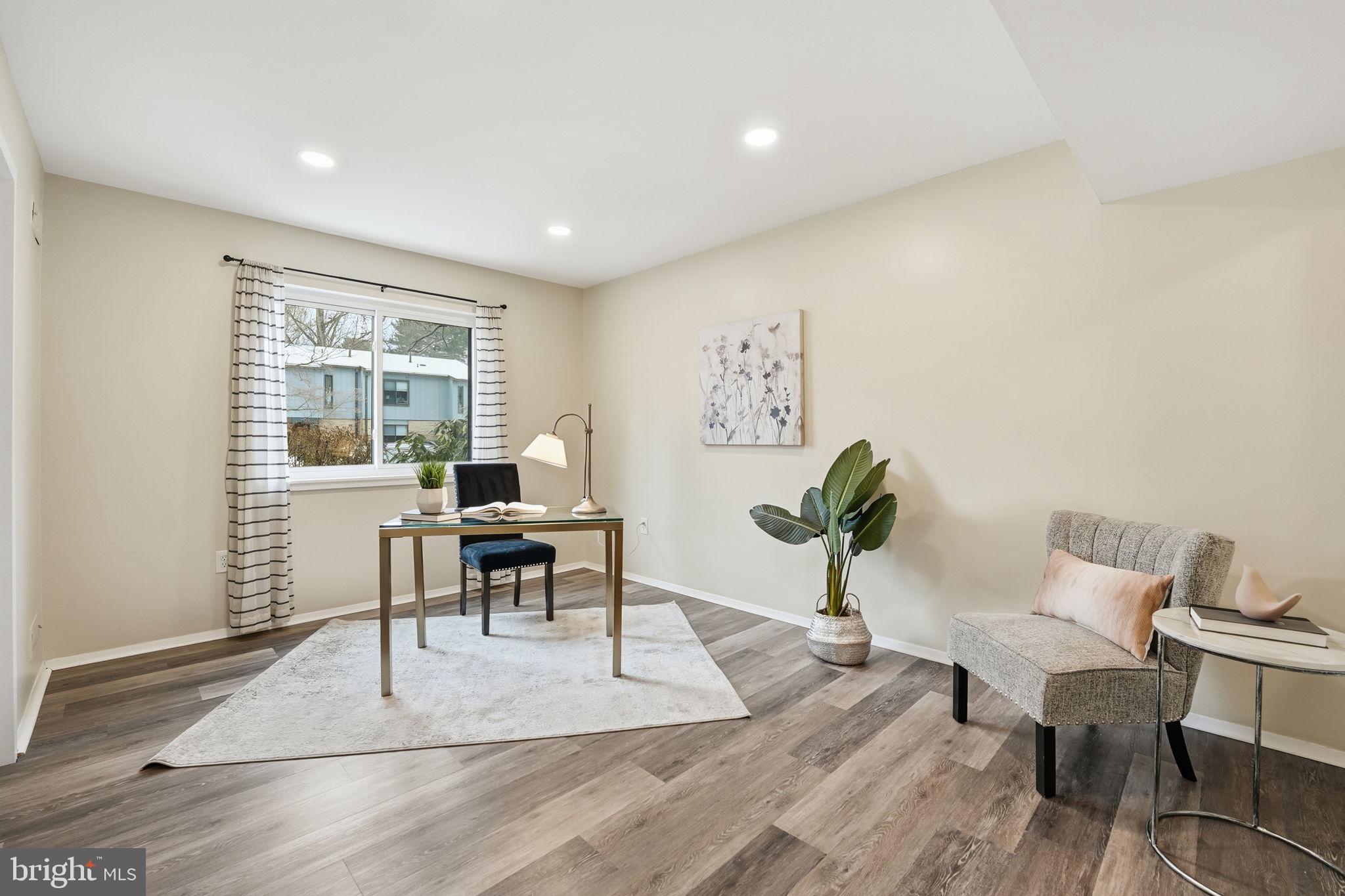 1735 IVY OAK SQUARE 7