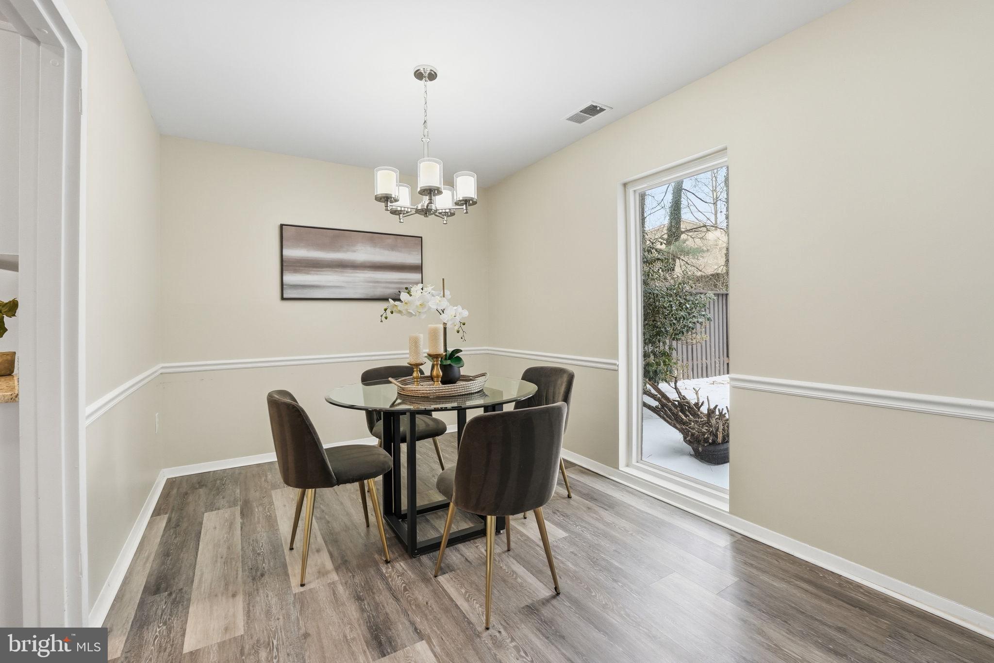 1735 IVY OAK SQUARE 7