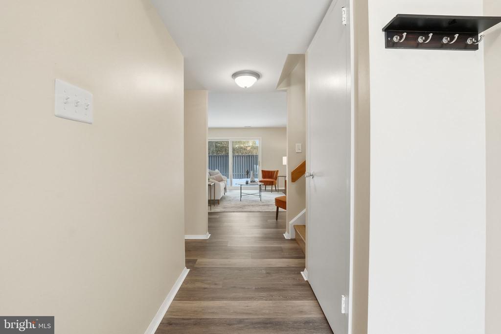 1735 IVY OAK SQUARE 7