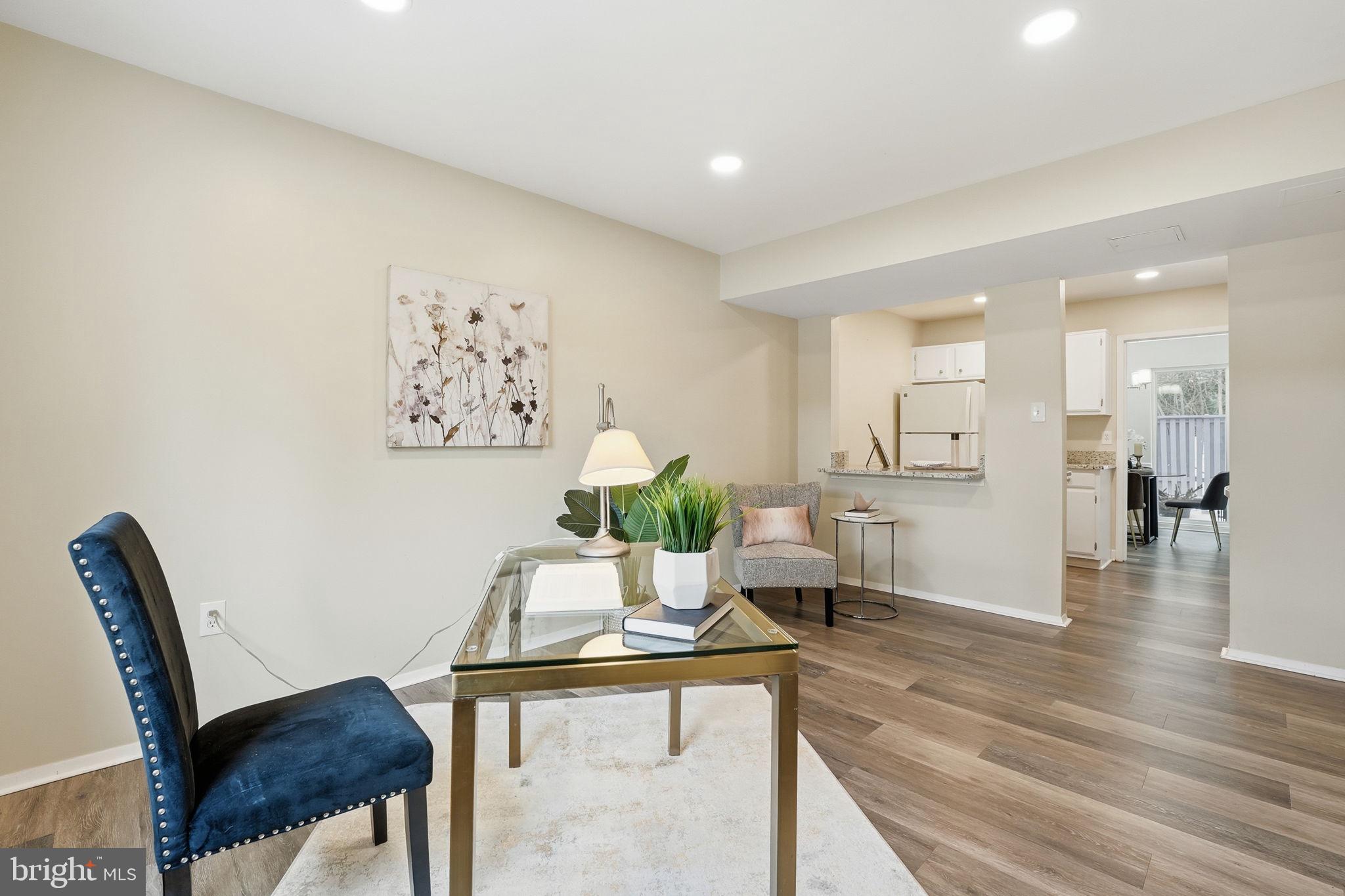 1735 IVY OAK SQUARE 7