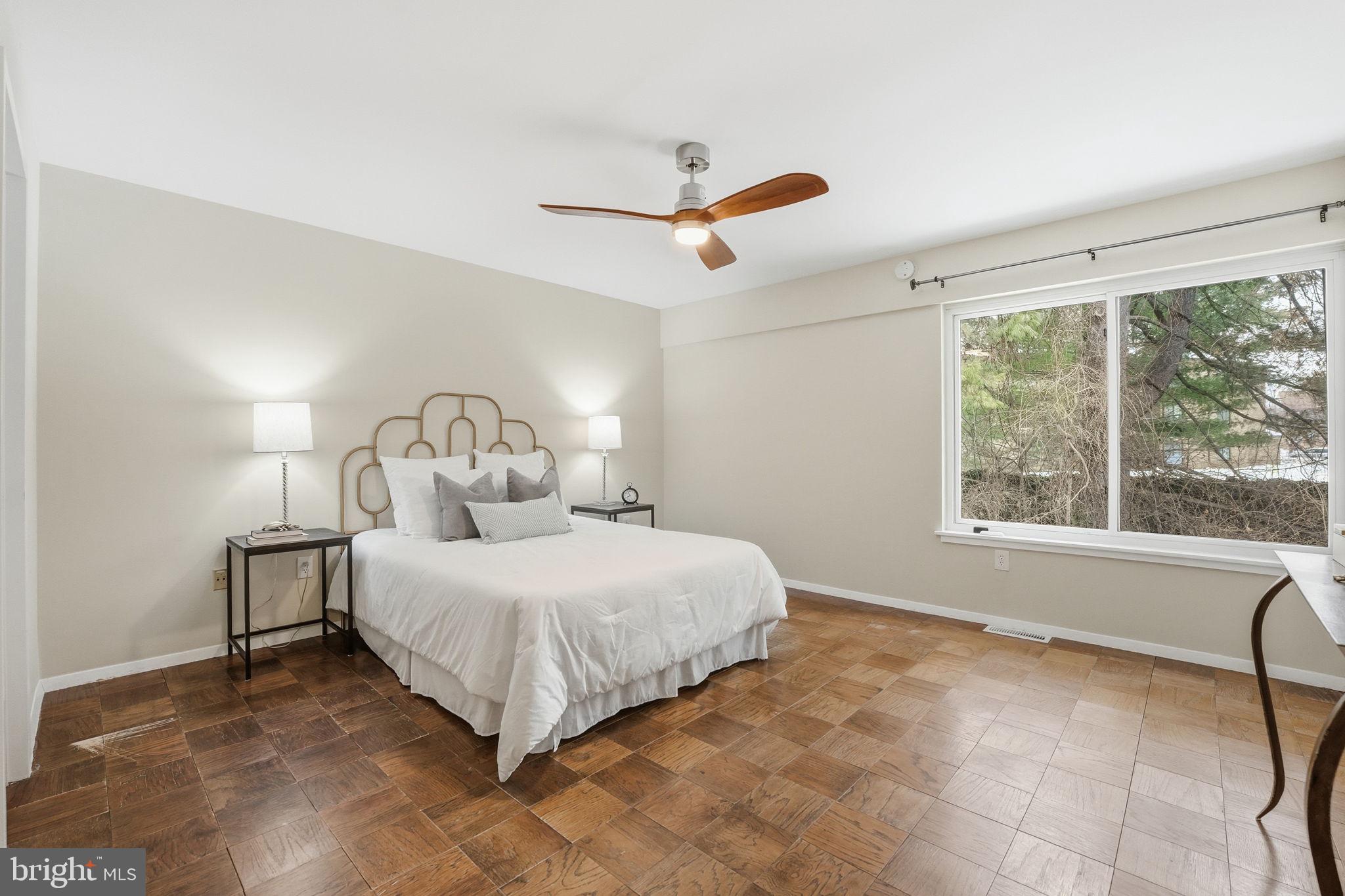 1735 IVY OAK SQUARE 7