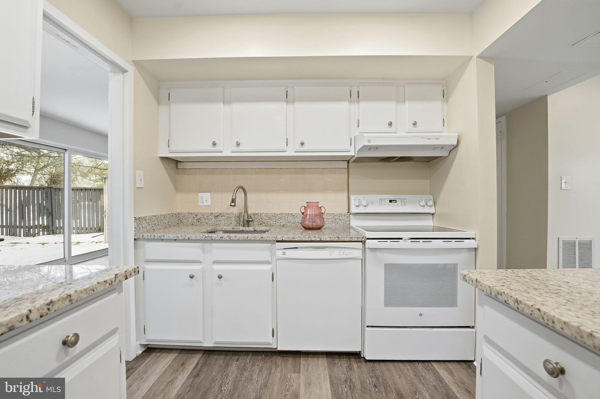 1735 IVY OAK SQUARE 7