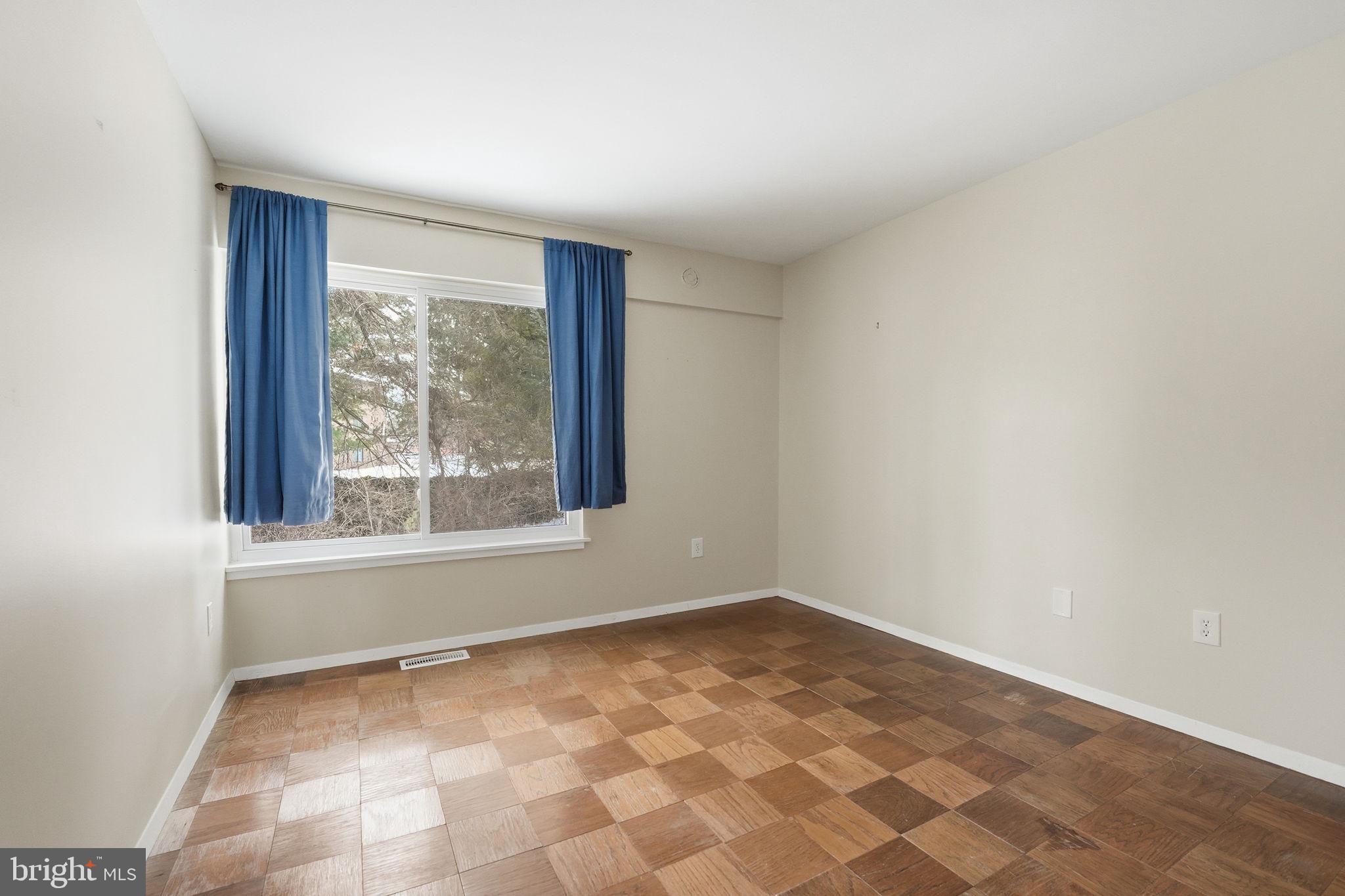 1735 IVY OAK SQUARE 7