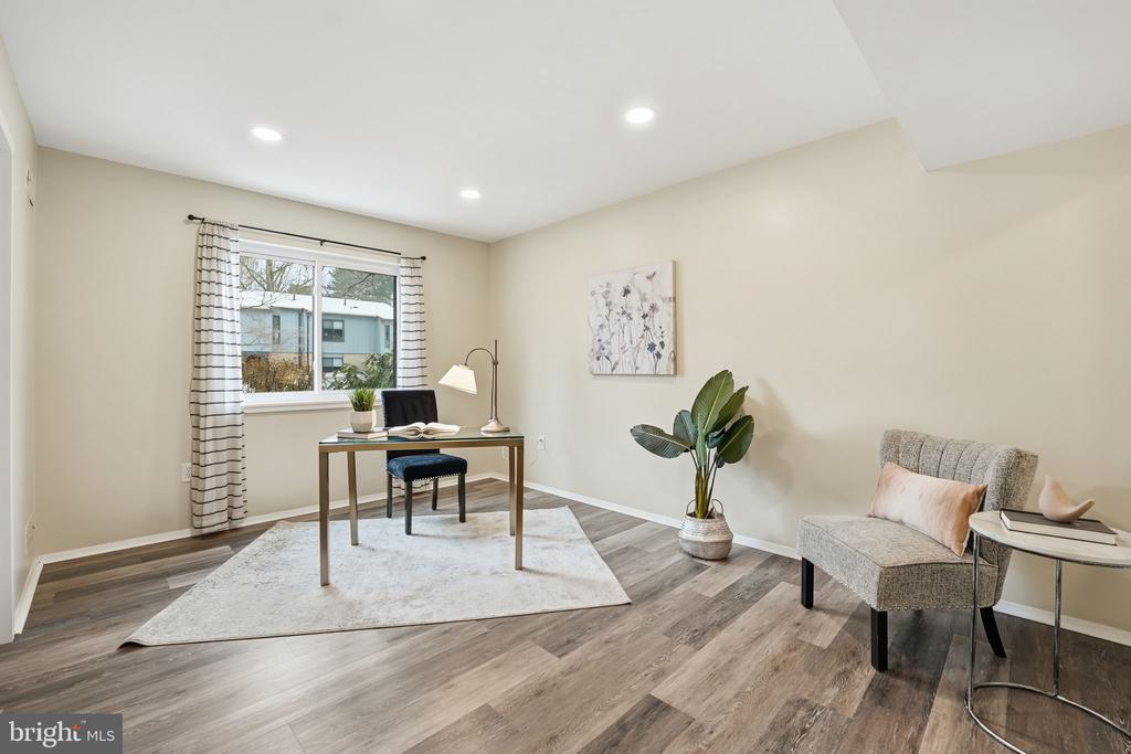 1735 IVY OAK SQUARE 7