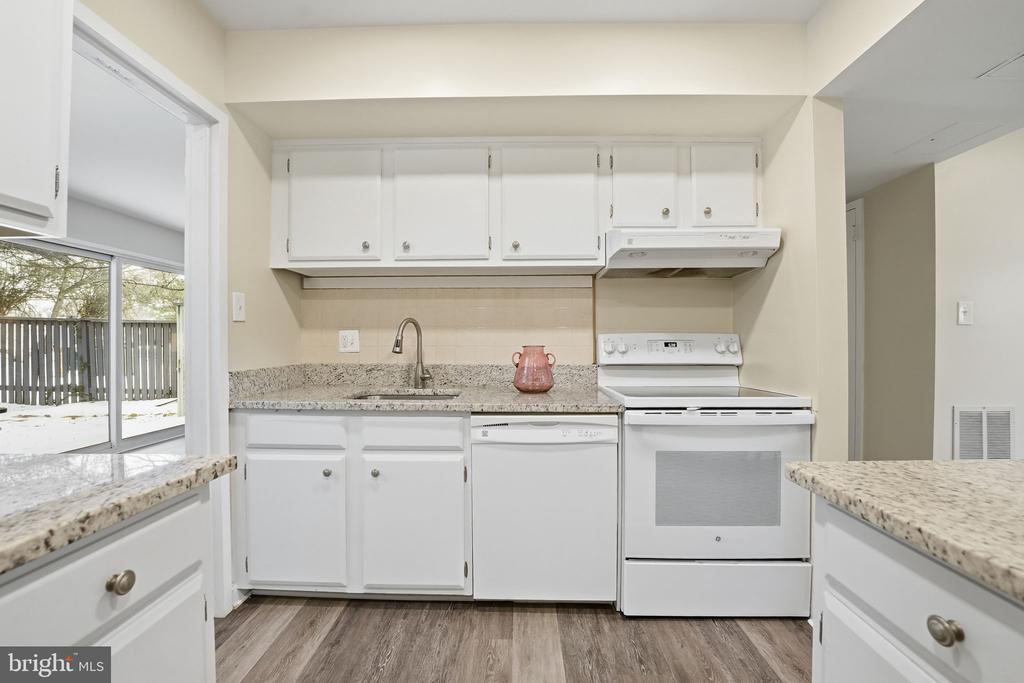 1735 IVY OAK SQUARE 7