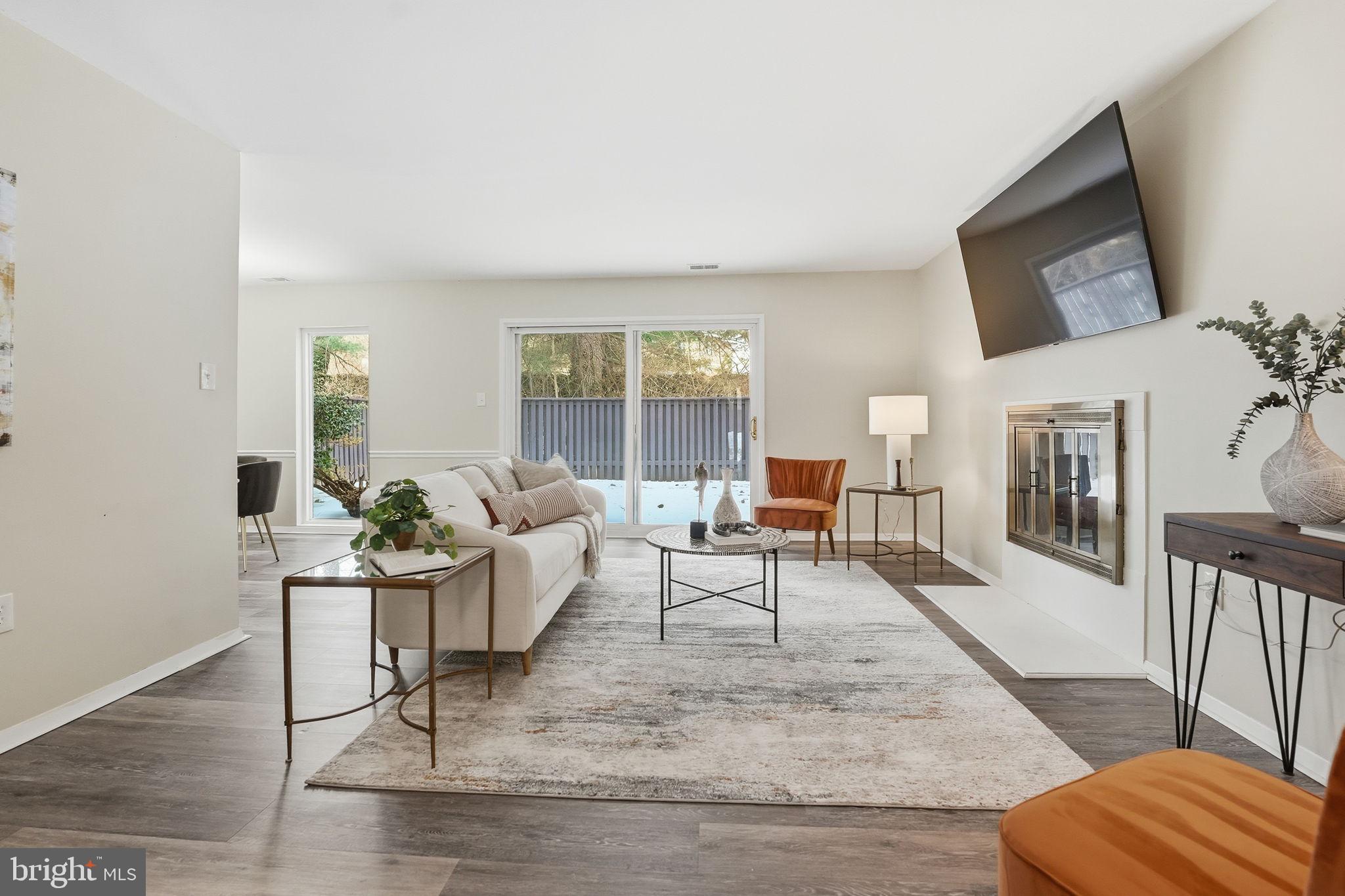 1735 IVY OAK SQUARE 7