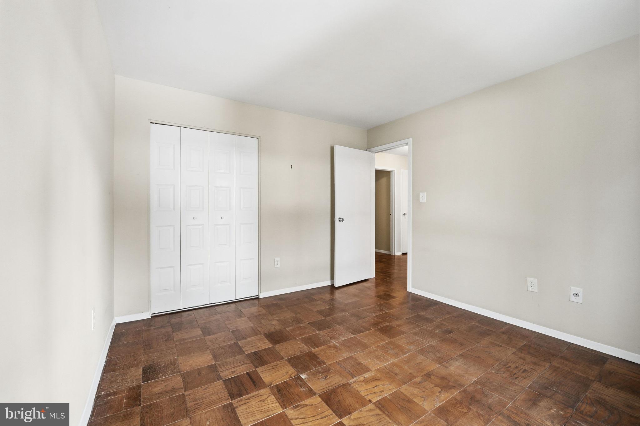 1735 IVY OAK SQUARE 7