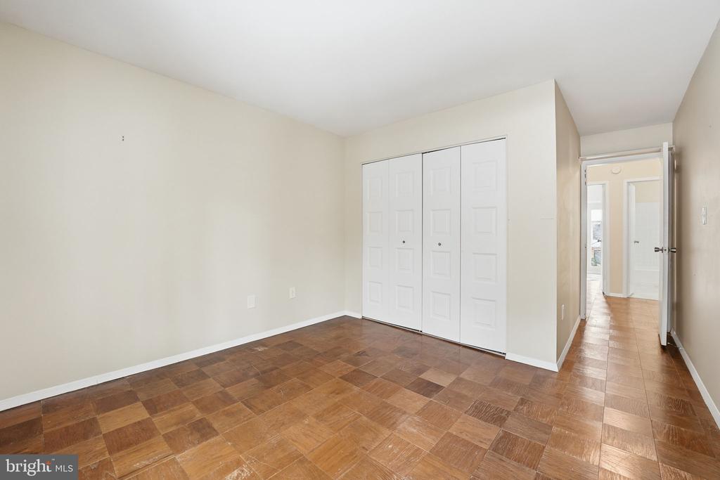 1735 IVY OAK SQUARE 7