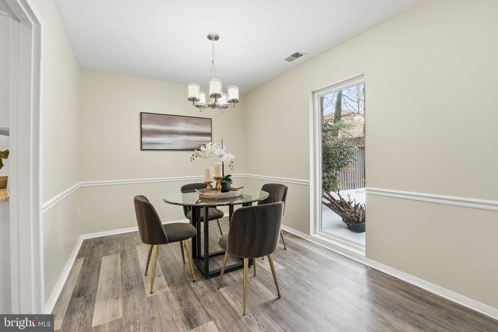 1735 IVY OAK SQUARE 7