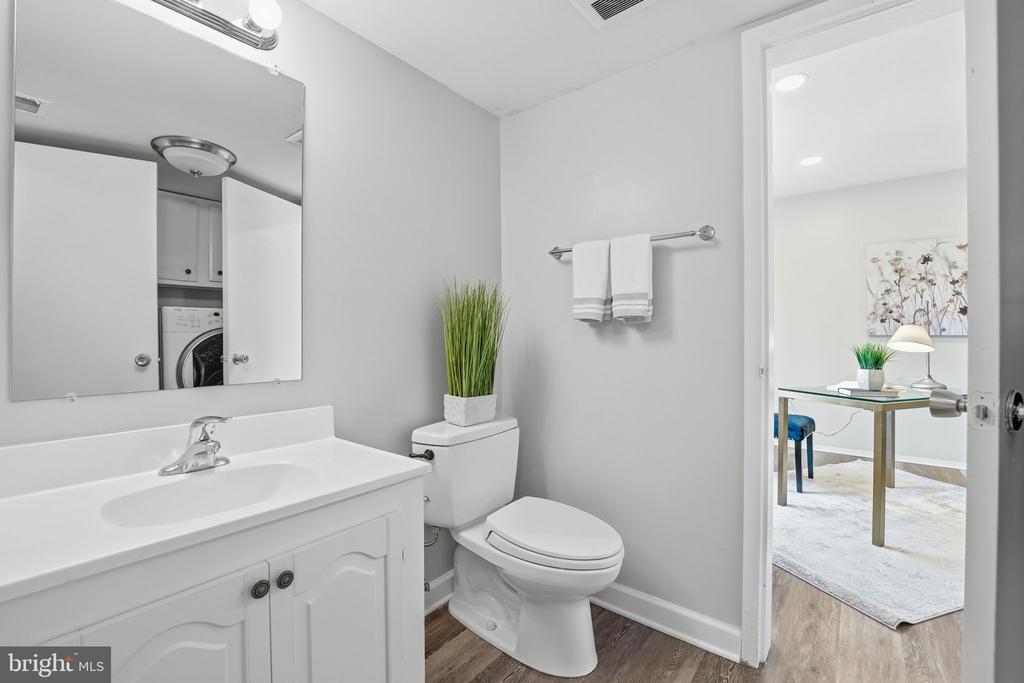 1735 IVY OAK SQUARE 7