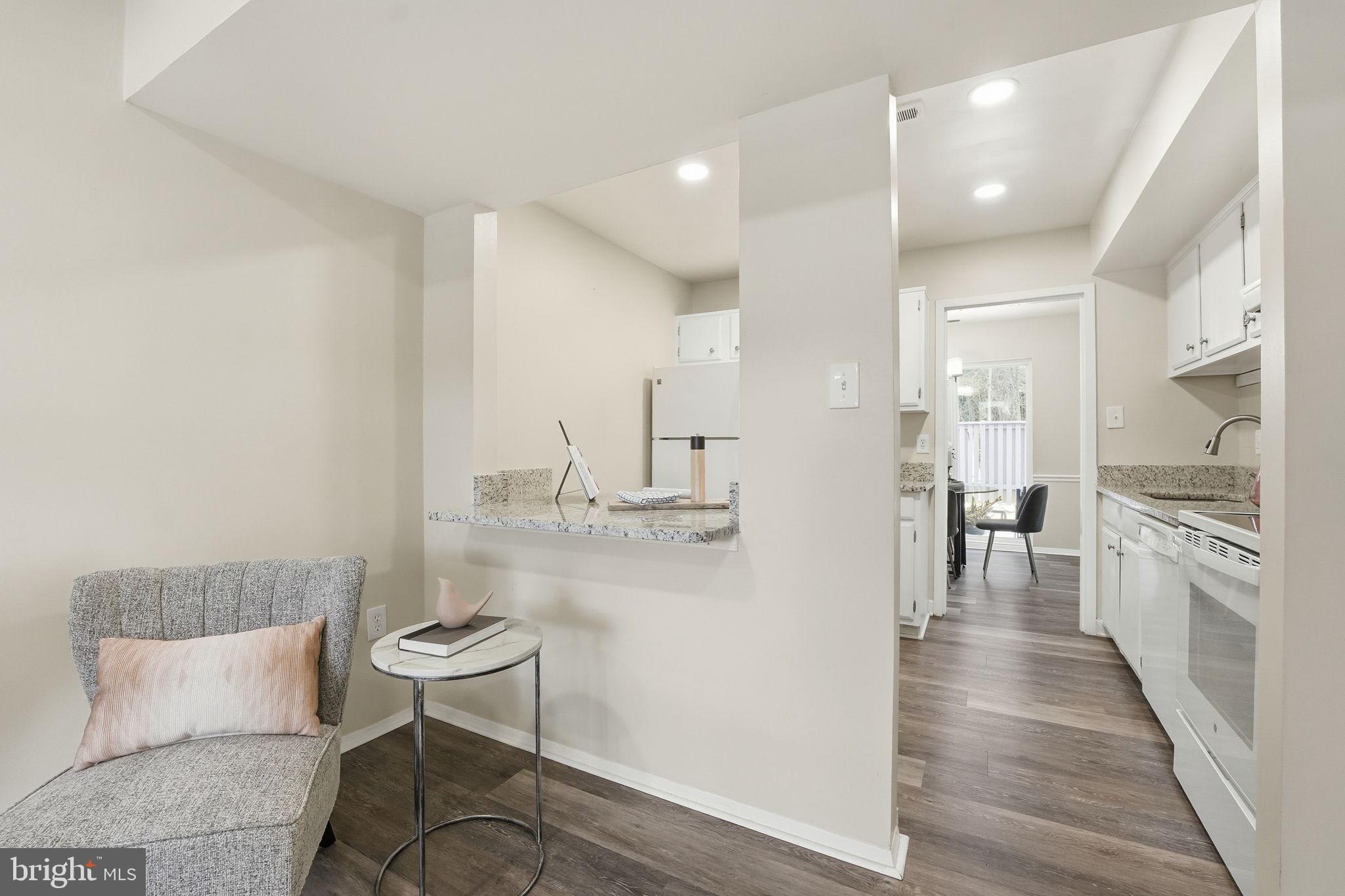 1735 IVY OAK SQUARE 7