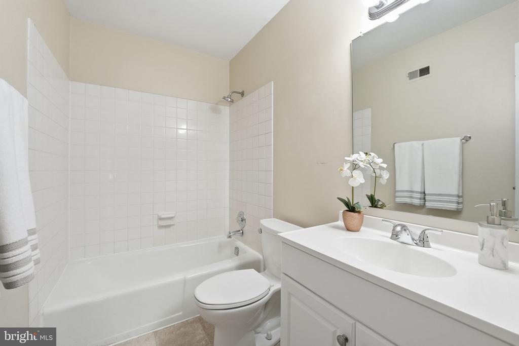 1735 IVY OAK SQUARE 7