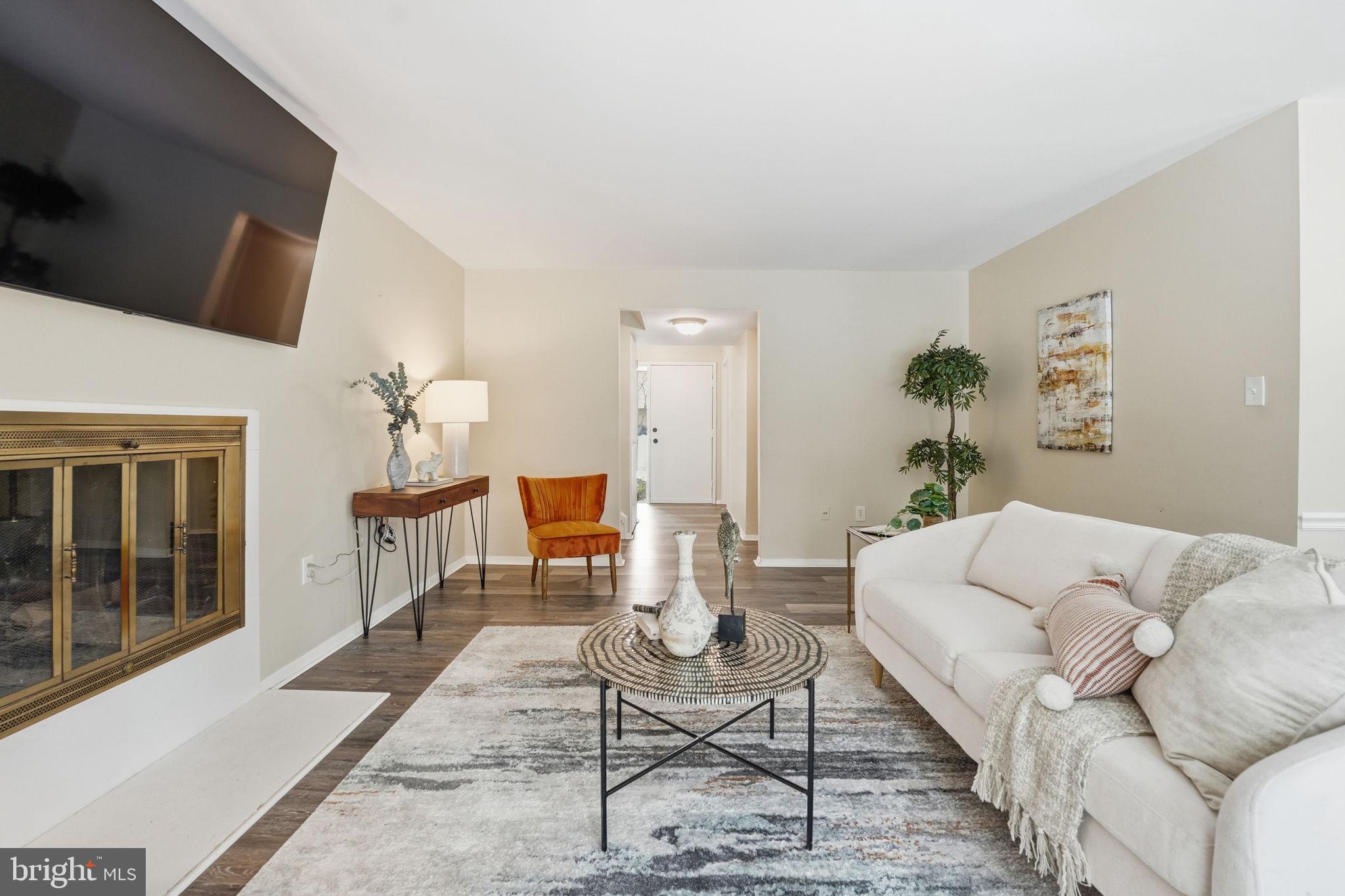 1735 IVY OAK SQUARE 7