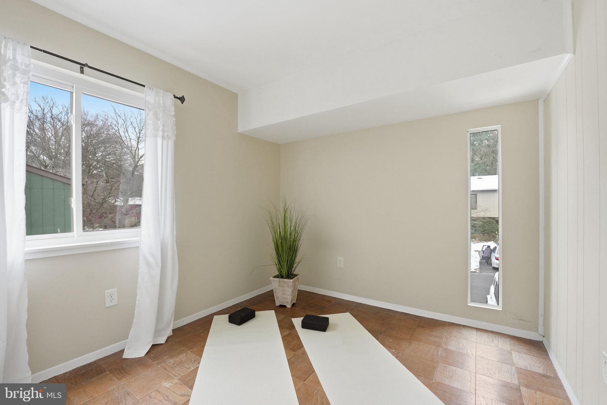 1735 IVY OAK SQUARE 7