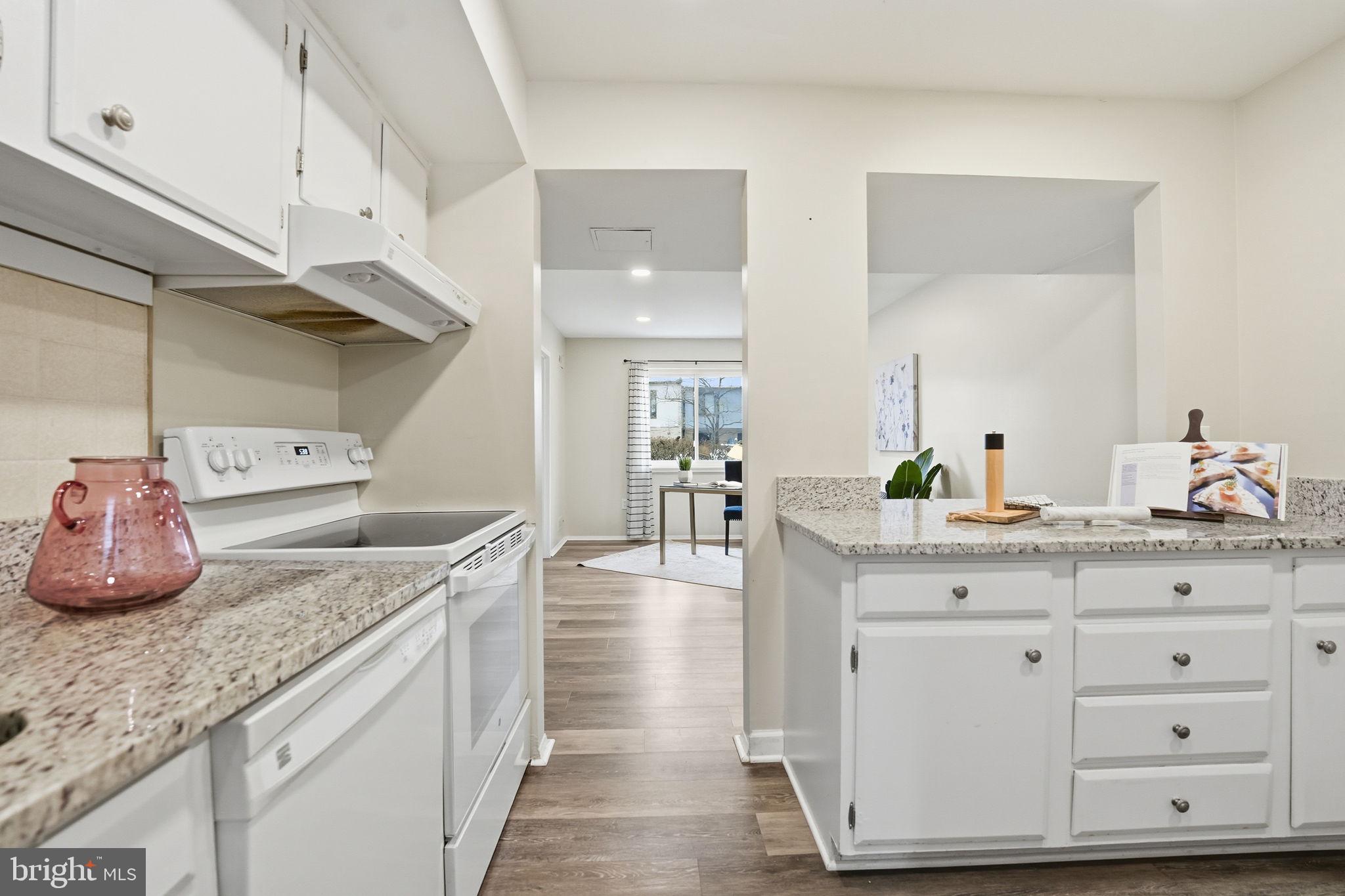 1735 IVY OAK SQUARE 7