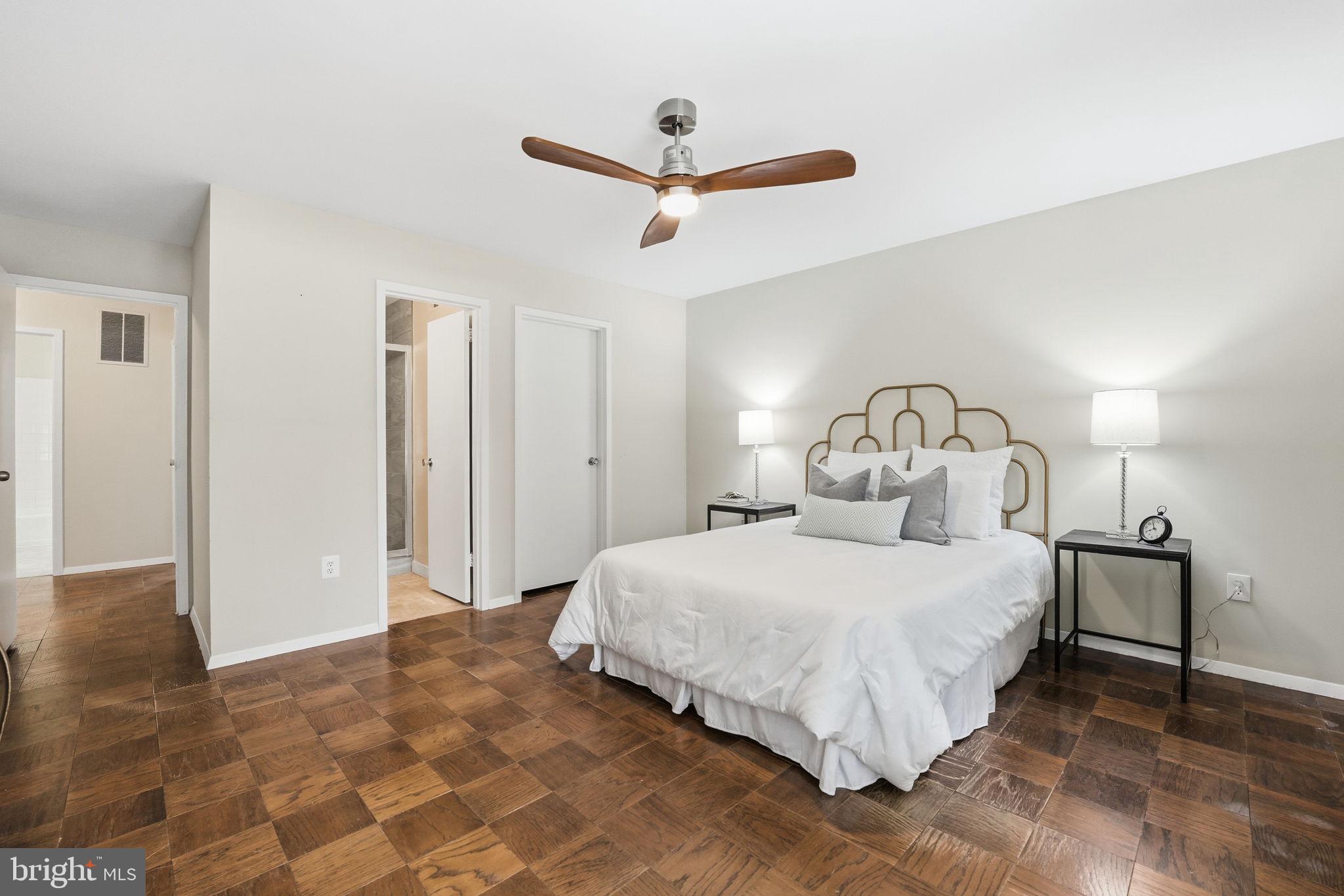 1735 IVY OAK SQUARE 7