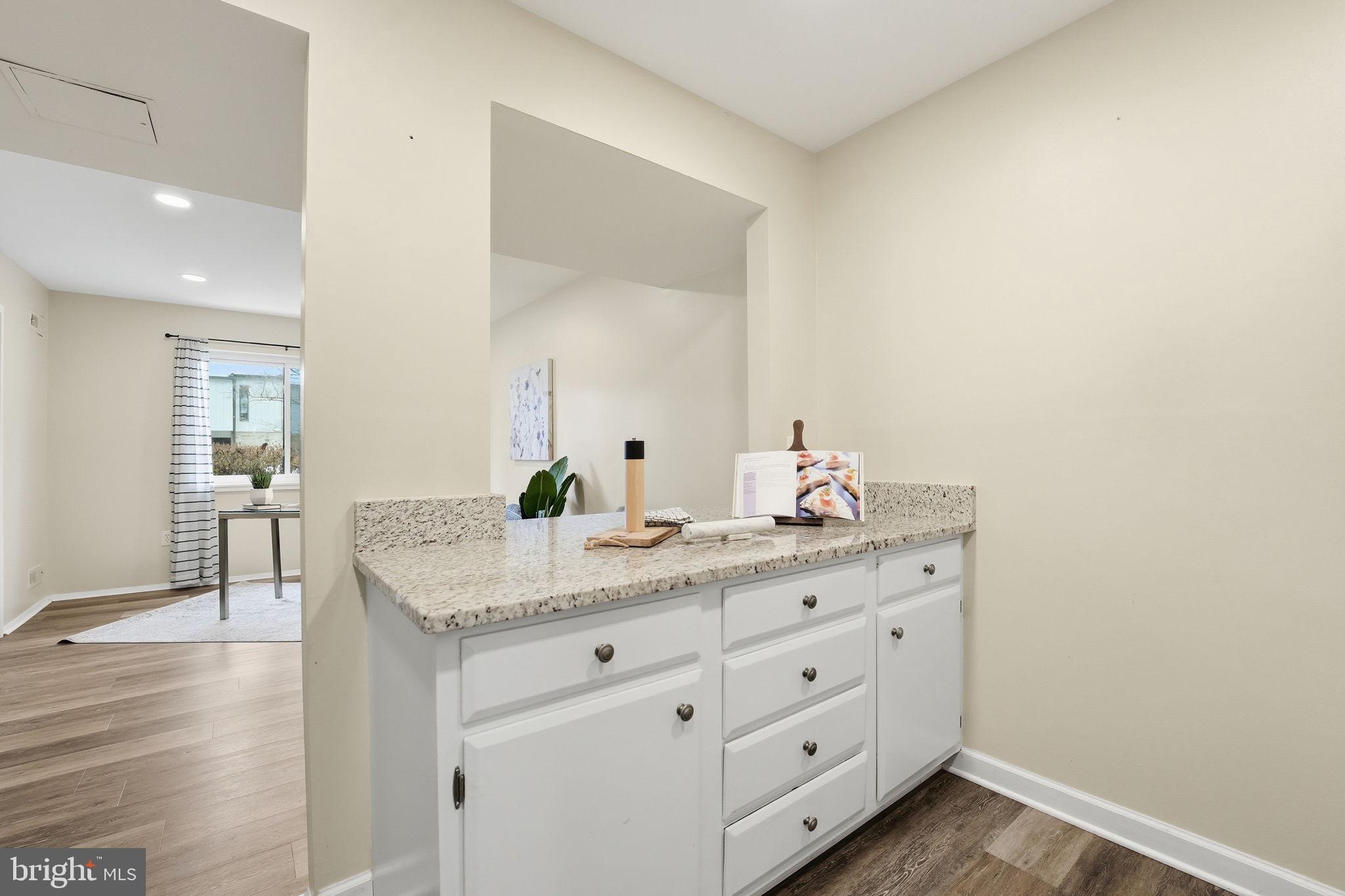 1735 IVY OAK SQUARE 7