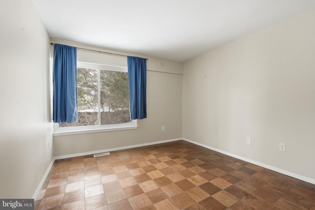 1735 IVY OAK SQUARE 7