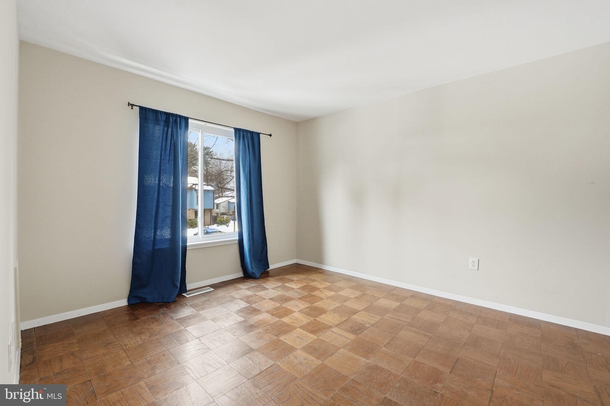 1735 IVY OAK SQUARE 7