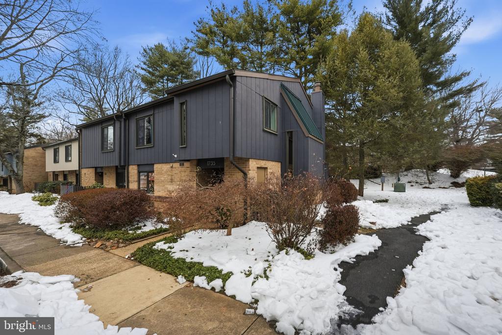 1735 IVY OAK SQUARE 7