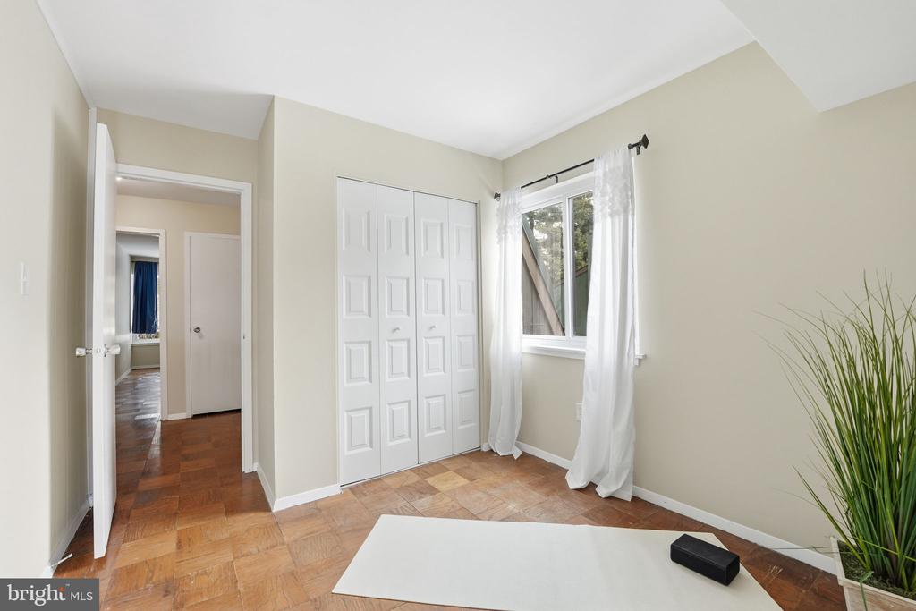 1735 IVY OAK SQUARE 7