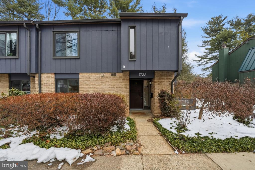 1735 IVY OAK SQUARE 7