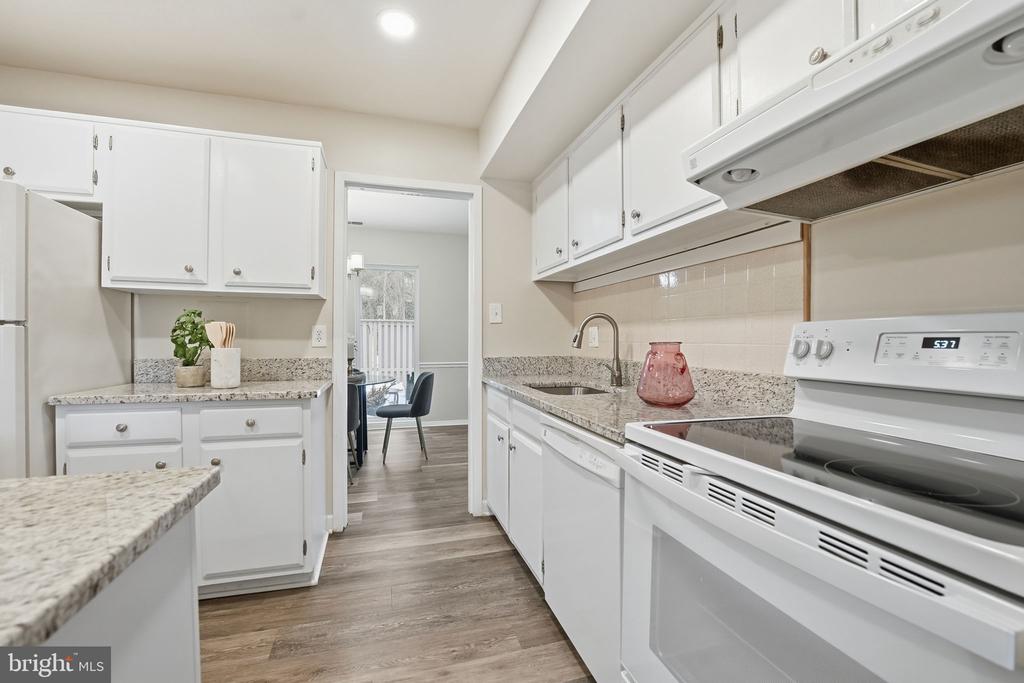 1735 IVY OAK SQUARE 7