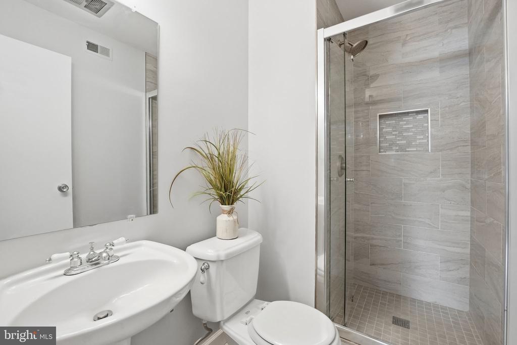 1735 IVY OAK SQUARE 7