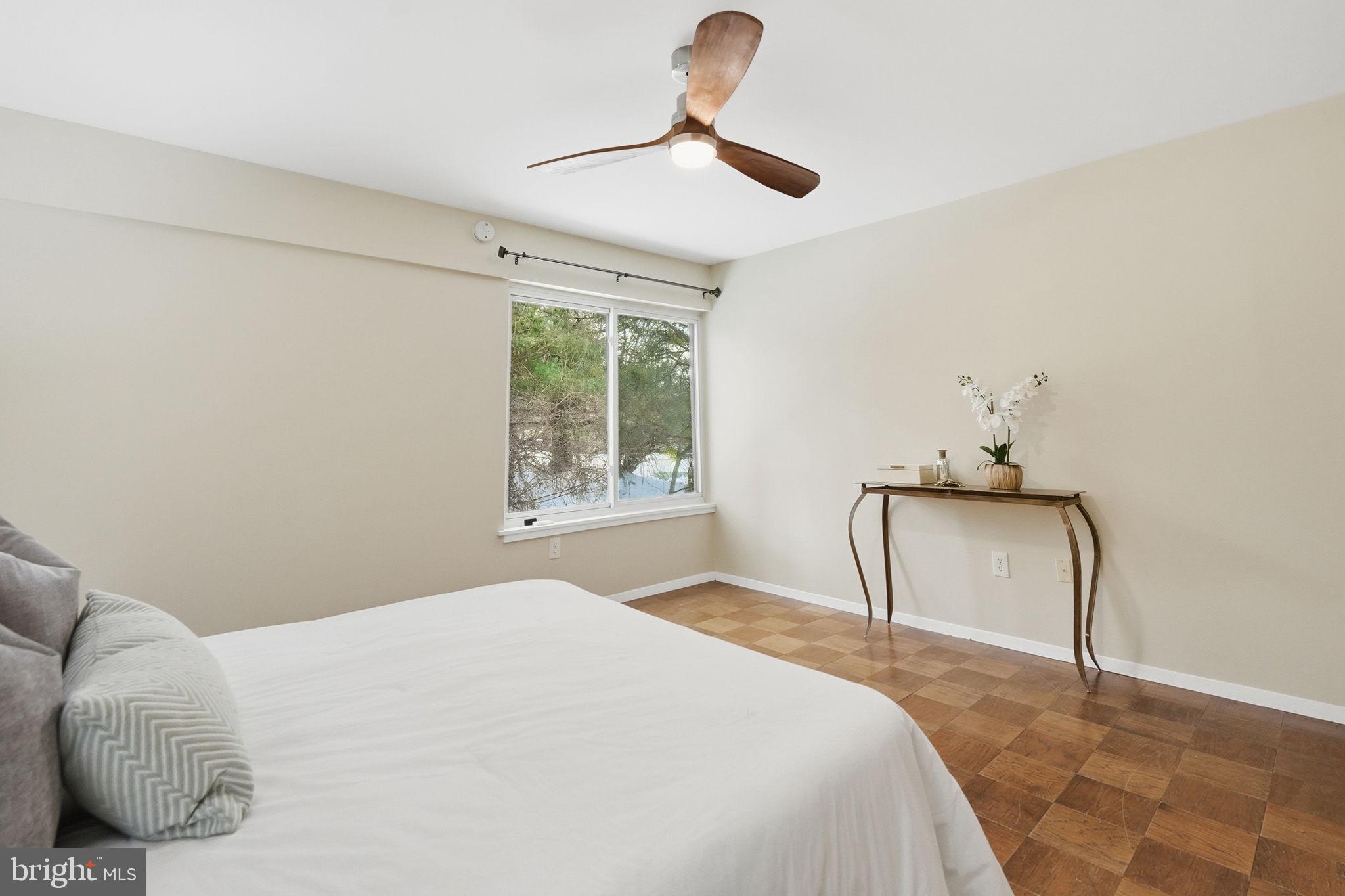 1735 IVY OAK SQUARE 7