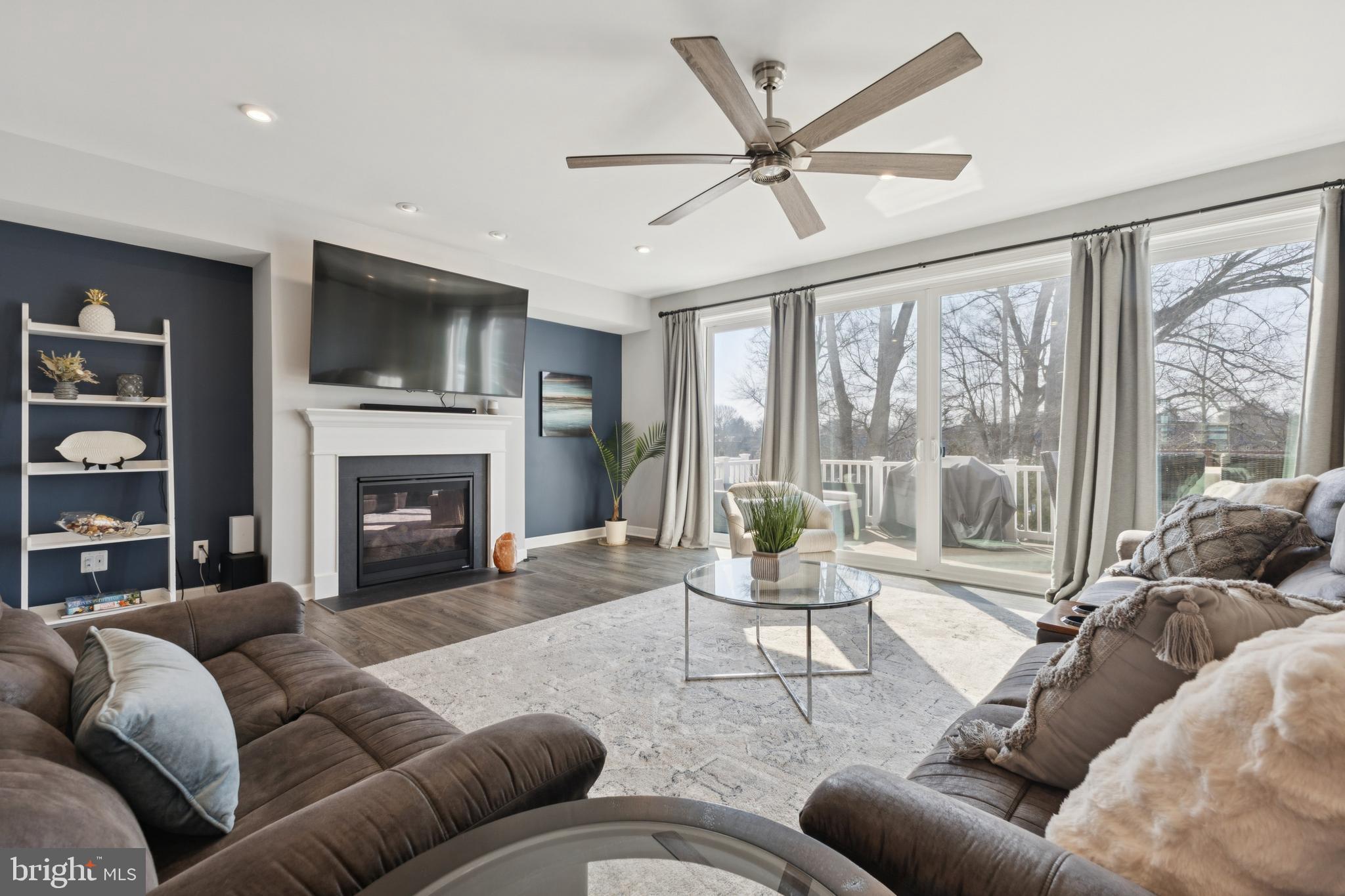 8102 ZOE PLACE