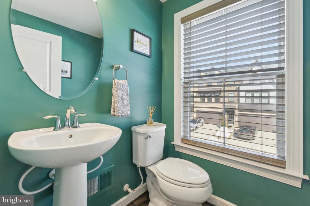 8102 ZOE PLACE