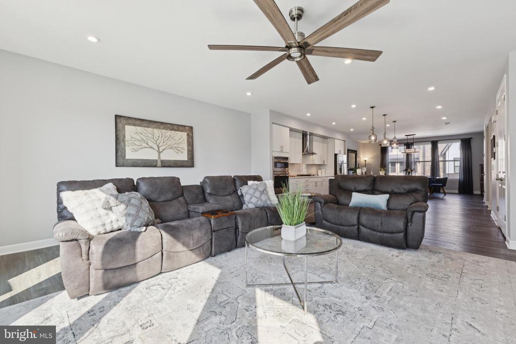 8102 ZOE PLACE