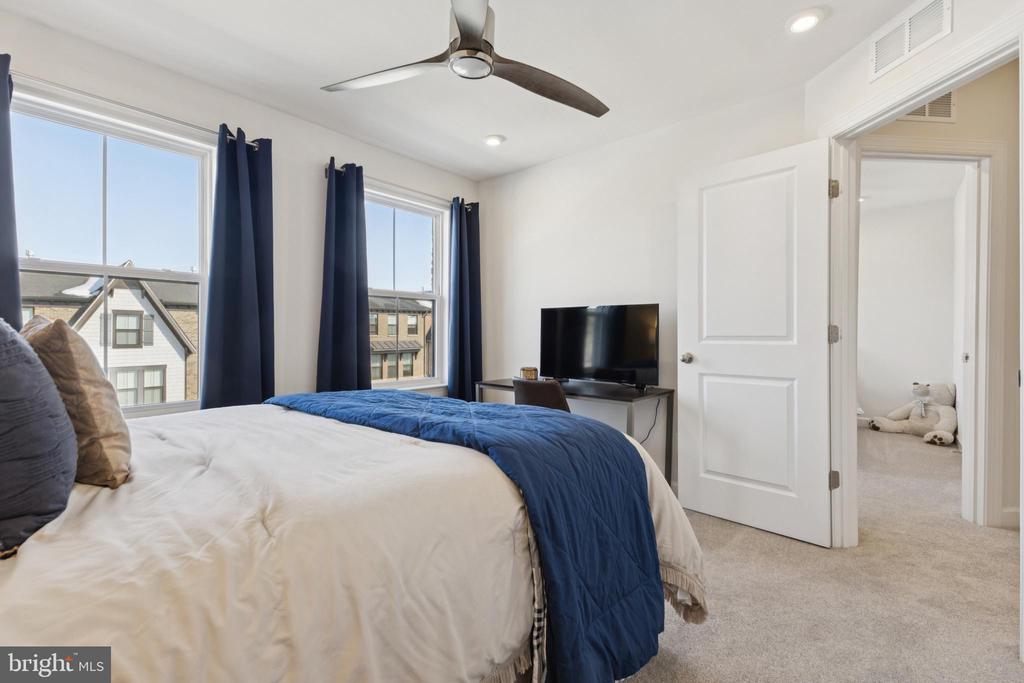 8102 ZOE PLACE