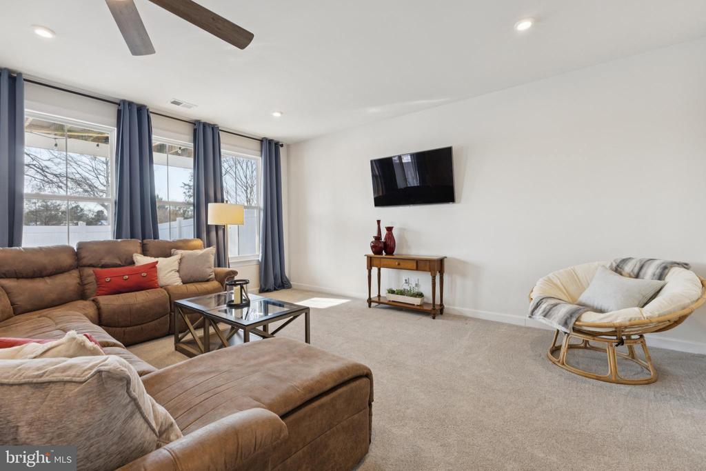 8102 ZOE PLACE
