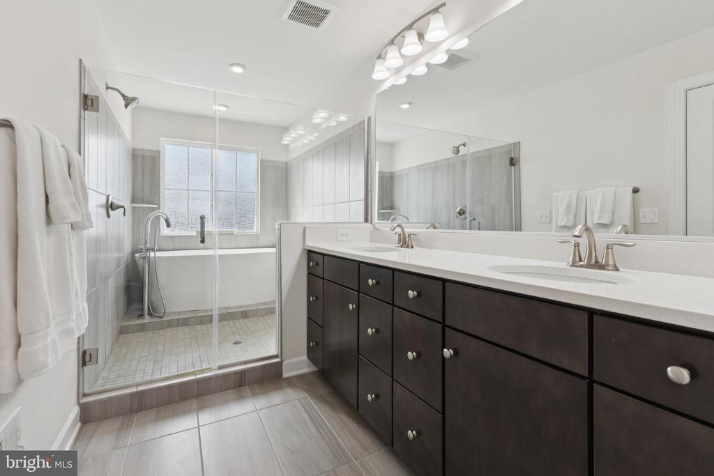 8102 ZOE PLACE