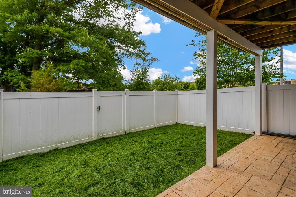 8102 ZOE PLACE