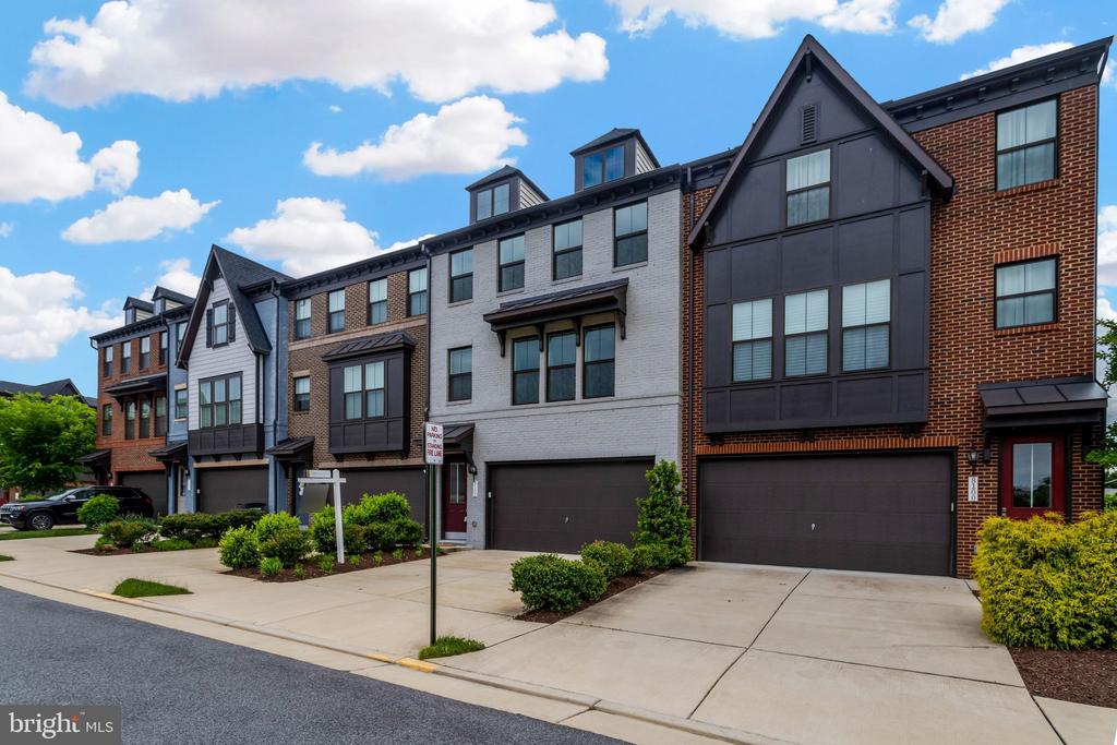 8102 ZOE PLACE