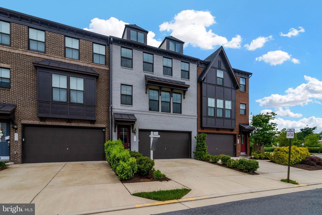 8102 ZOE PLACE