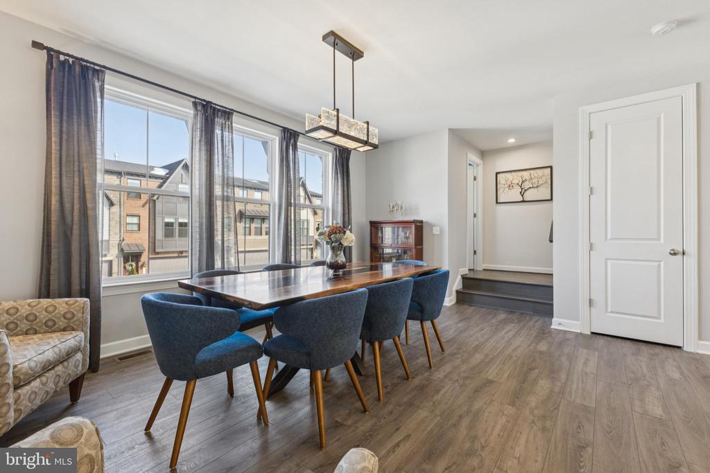 8102 ZOE PLACE