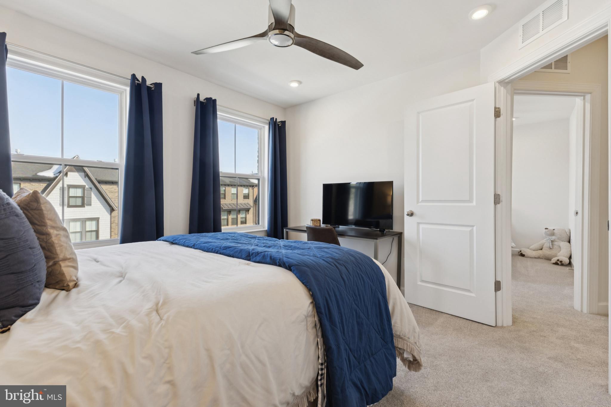 8102 ZOE PLACE