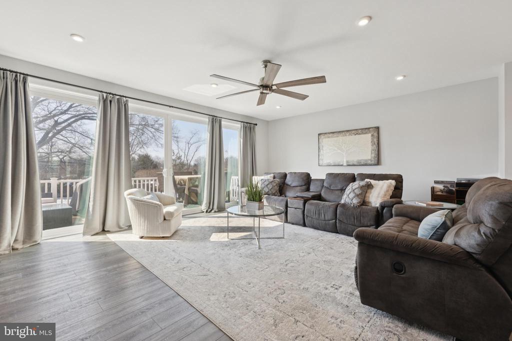 8102 ZOE PLACE