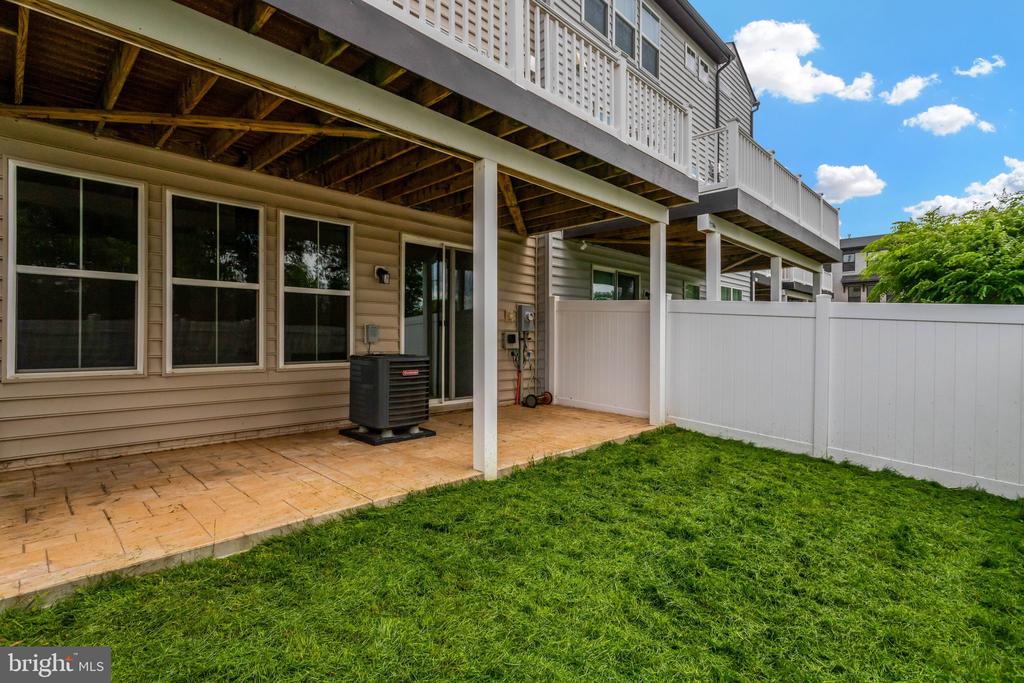 8102 ZOE PLACE