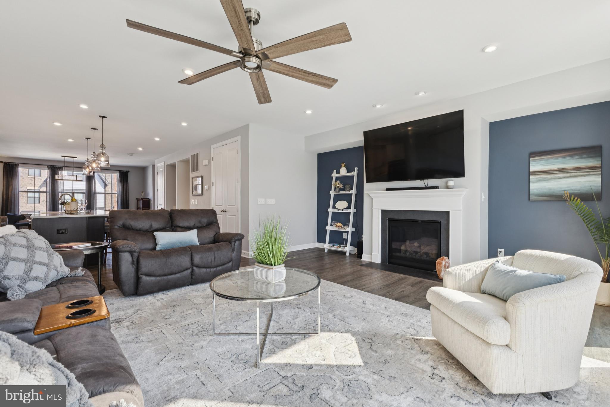 8102 ZOE PLACE