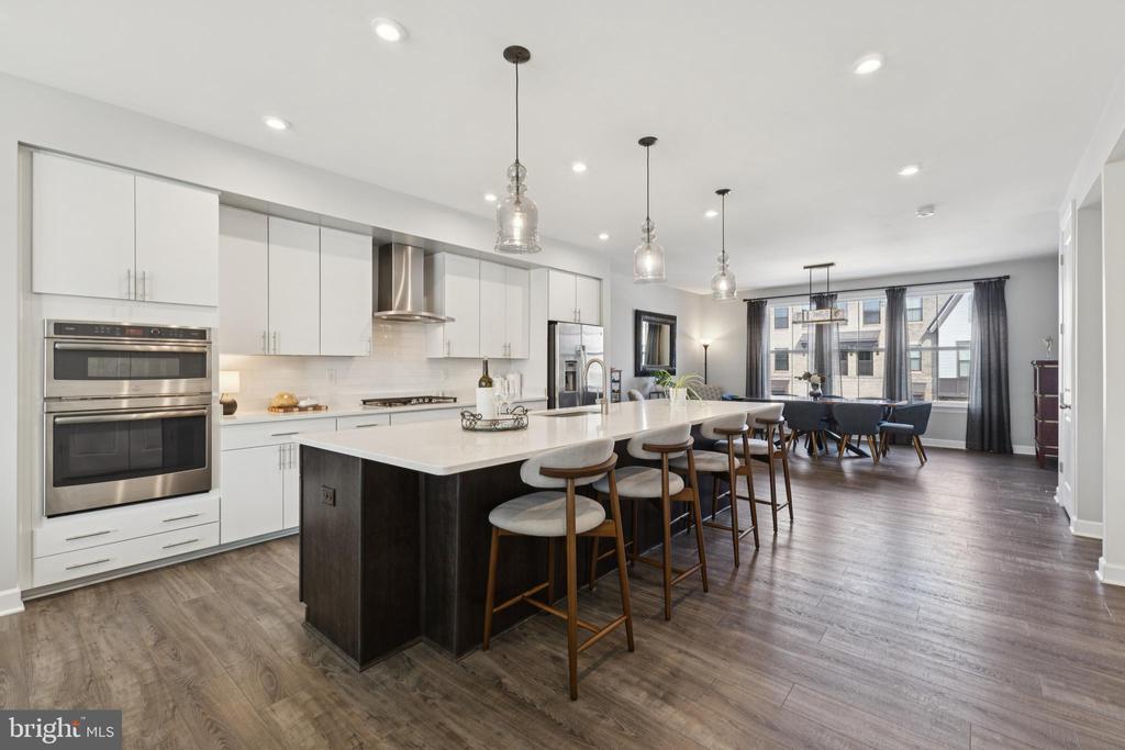 8102 ZOE PLACE