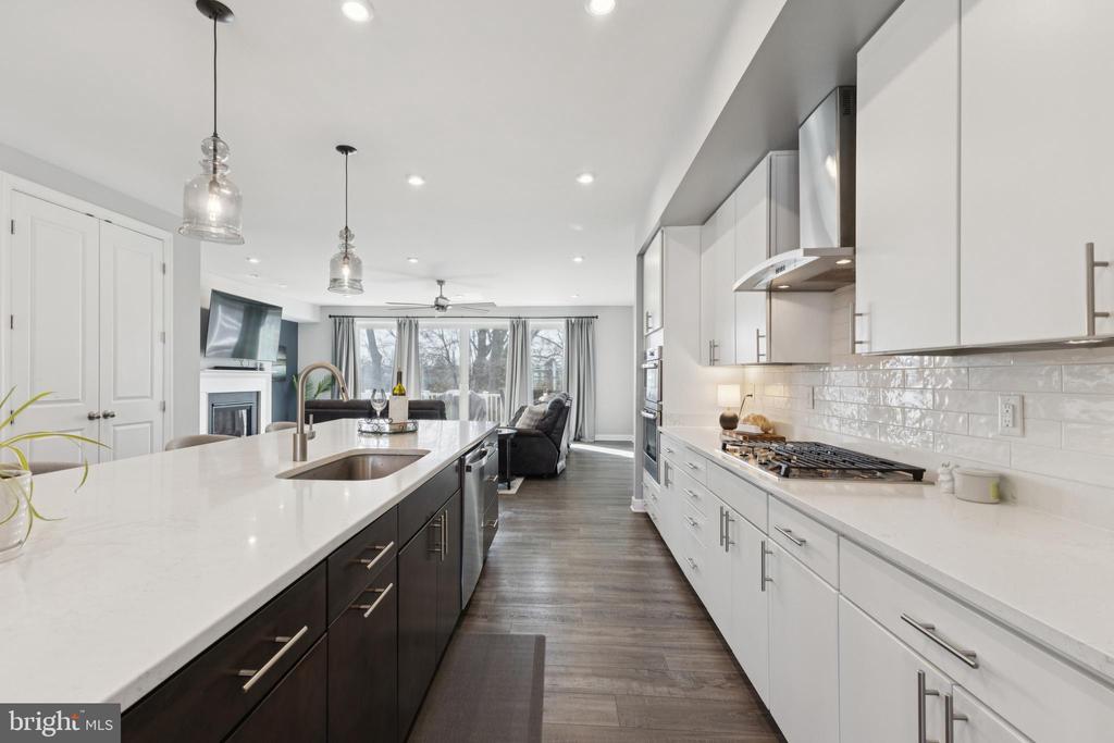 8102 ZOE PLACE