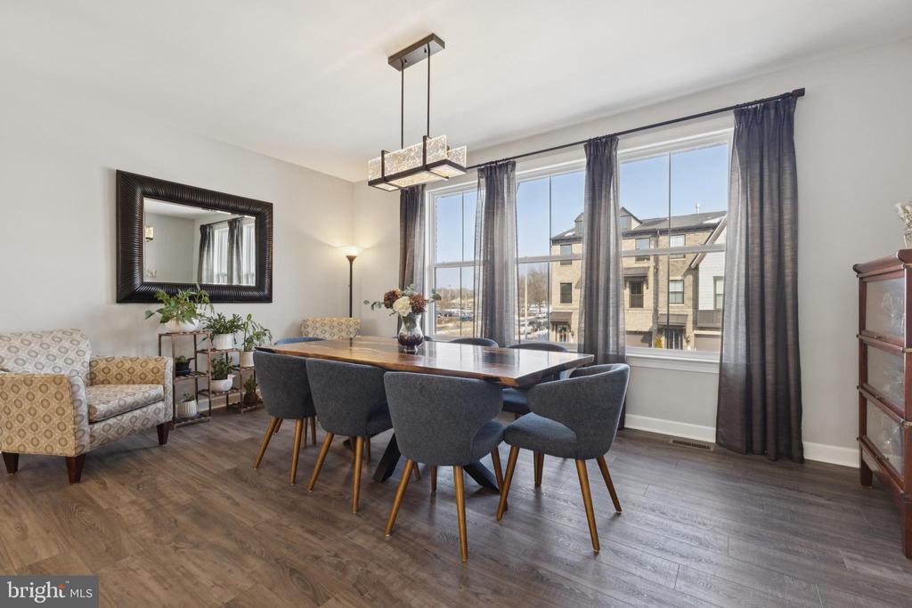 8102 ZOE PLACE