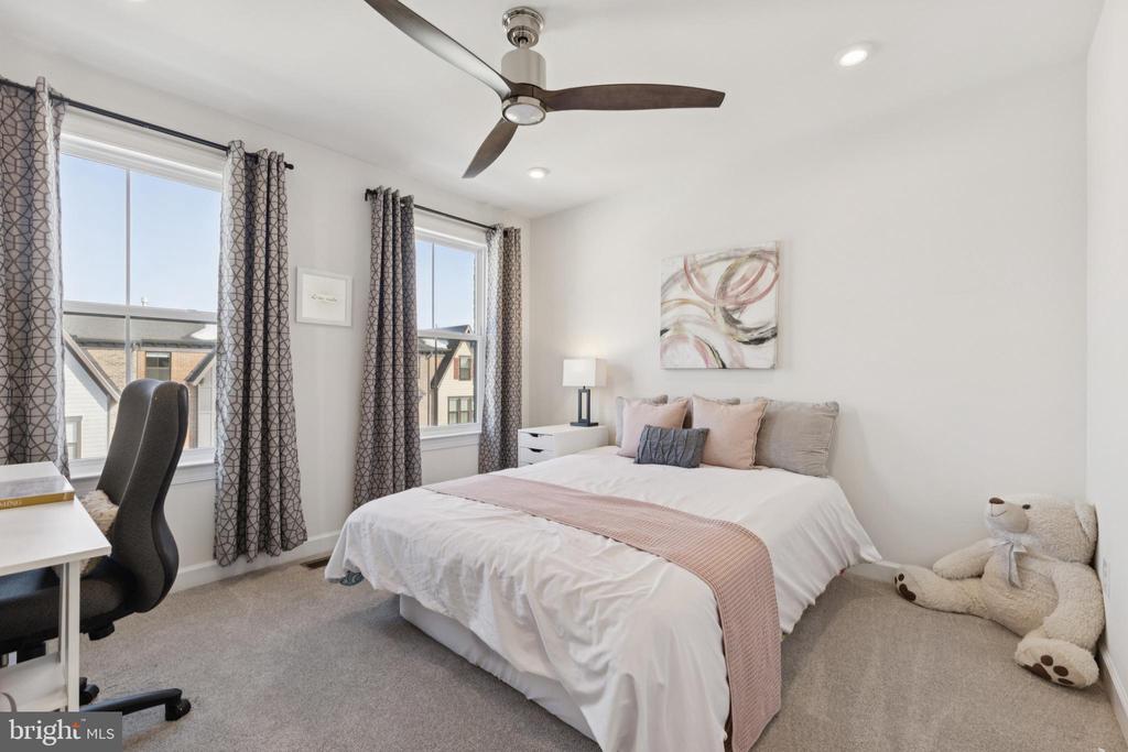 8102 ZOE PLACE
