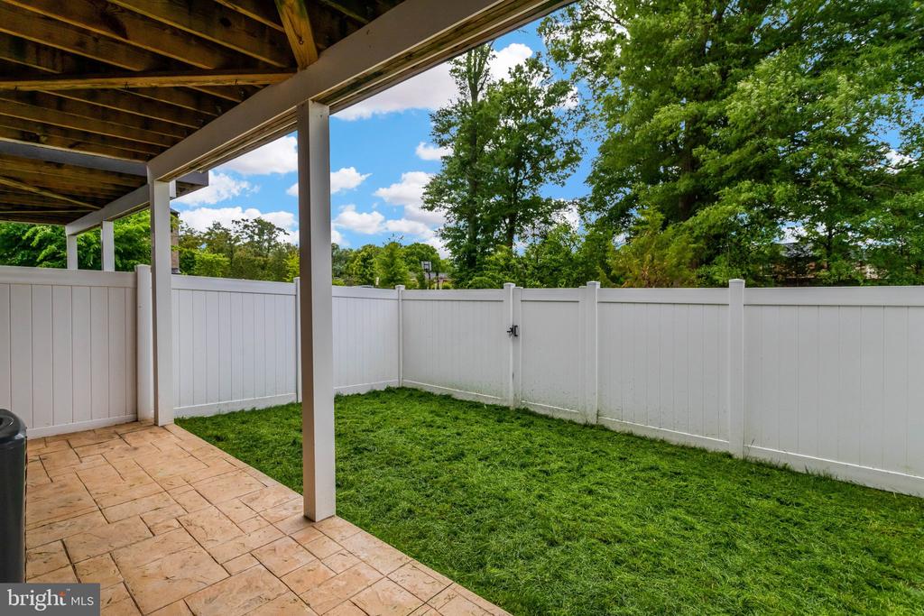 8102 ZOE PLACE