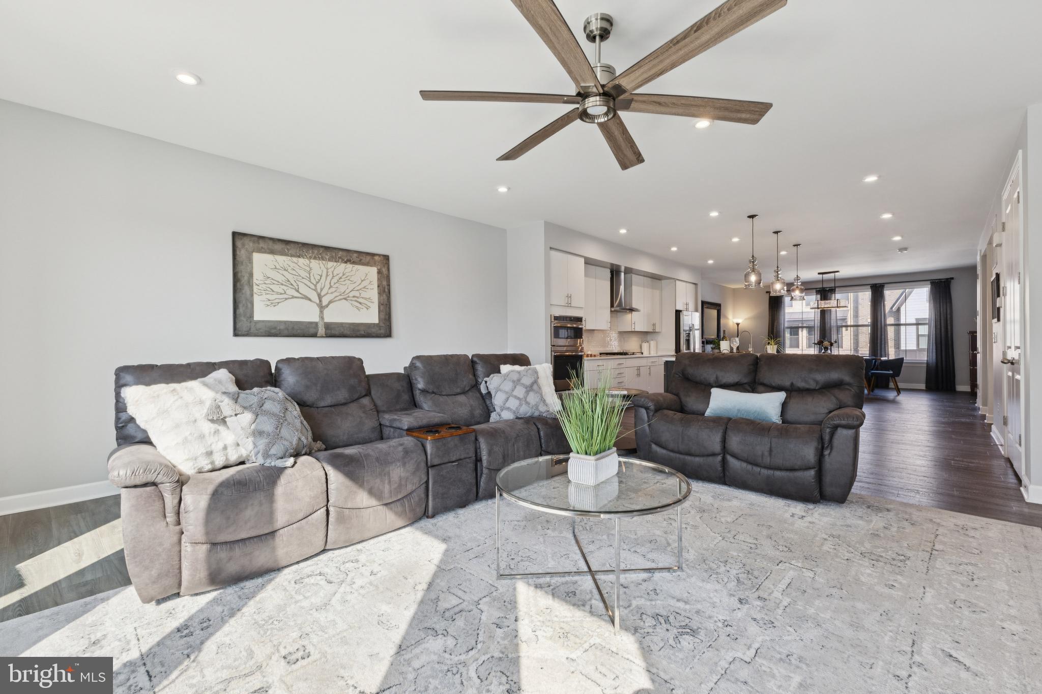8102 ZOE PLACE